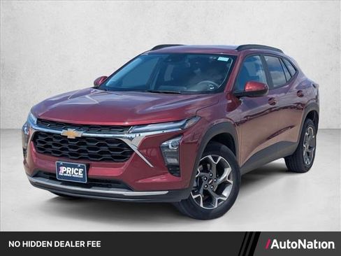 Used 2025 Chevrolet Trax LT FWD image 1