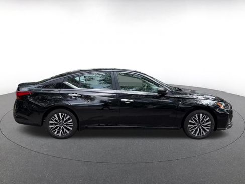 Used 2025 Nissan Altima 2.5 SV FWD image 16
