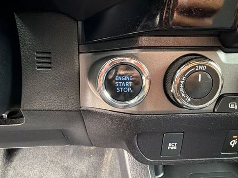 Used 2017 Toyota Tacoma TRD Sport w/ Tow Package (A/T) AWD/4WD image 20