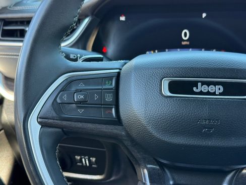 Used 2023 Jeep Grand Cherokee Limited AWD/4WD image 18