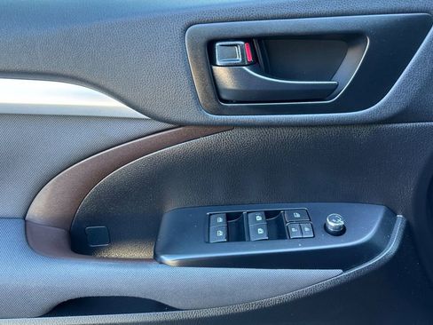 Used 2019 Toyota Highlander LE image 10