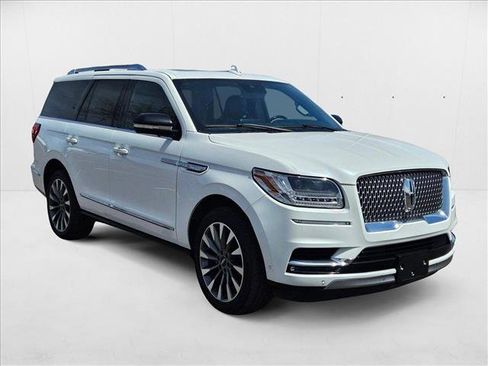 Used 2021 Lincoln Navigator Reserve image 3