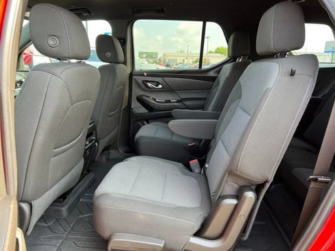 Used 2023 Chevrolet Traverse LT w/ Rear Camera Mirror Package AWD/4WD image 5
