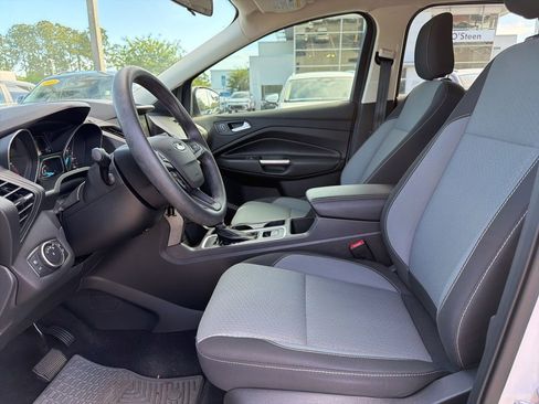 Used 2018 Ford Escape SE w/ SE Sync 3 Package image 2