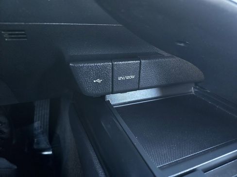 Certified 2020 Toyota Camry LE image 22