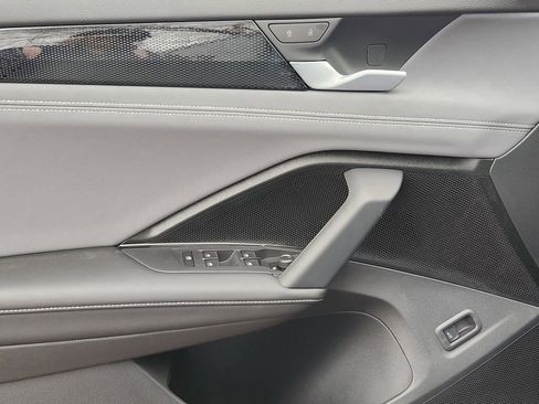 New 2026 Volkswagen Tiguan SE image 12