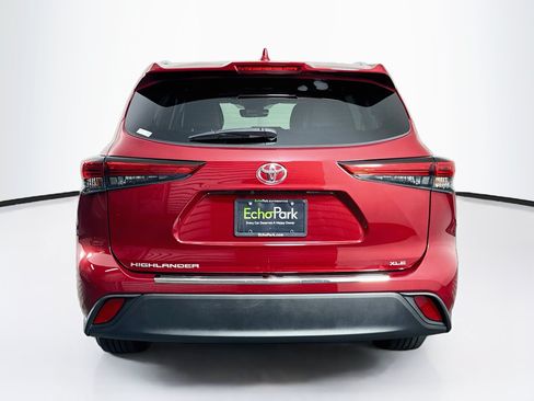 Used 2022 Toyota Highlander XLE FWD image 7