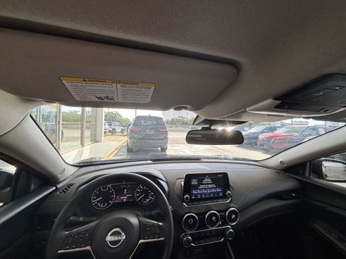 Used 2025 Nissan Sentra SV image 33