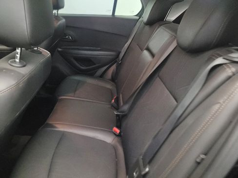 Used 2020 Chevrolet Trax LT w/ LT Convenience Package image 18