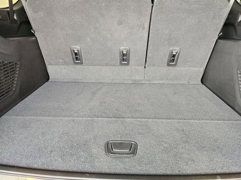 New 2025 Chevrolet Suburban Premier image 24