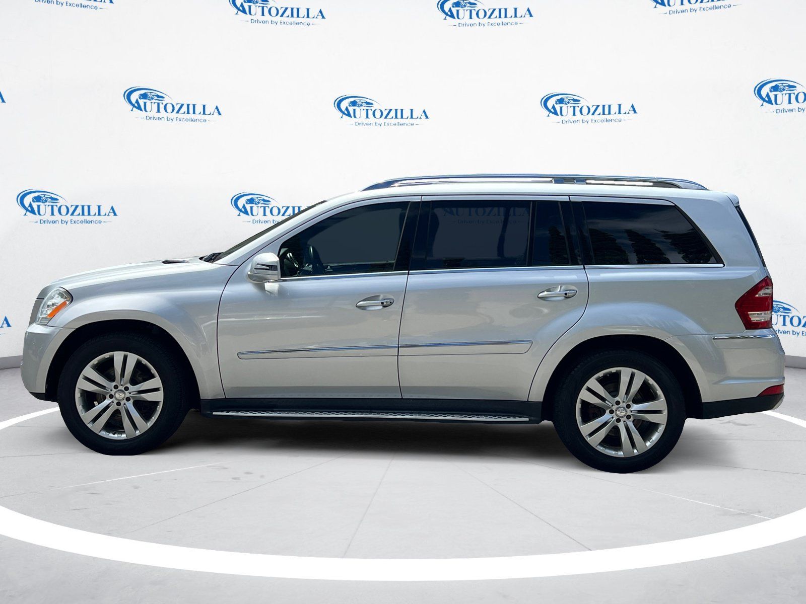 Used 2011 Mercedes-Benz GL 450 4MATIC image 2