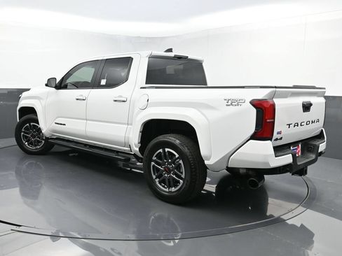 Used 2024 Toyota Tacoma TRD Sport AWD/4WD image 21