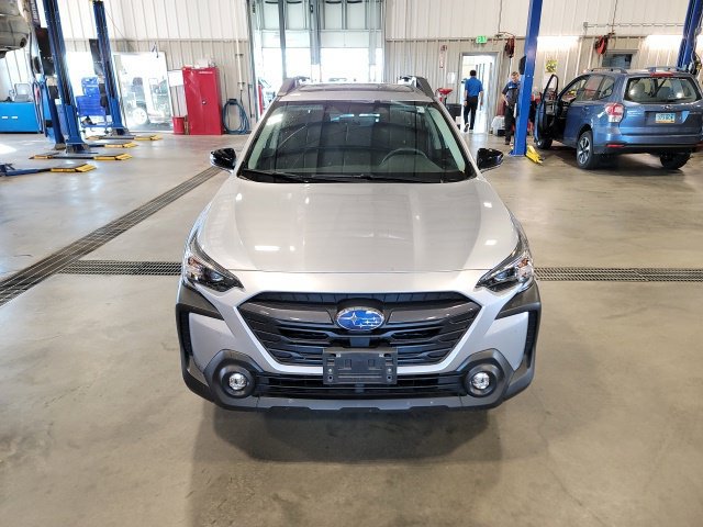 Used 2025 Subaru Outback Premium w/ Popular Package #1A AWD/4WD image 2