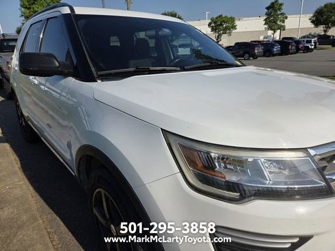 Used 2018 Ford Explorer XLT FWD image 4