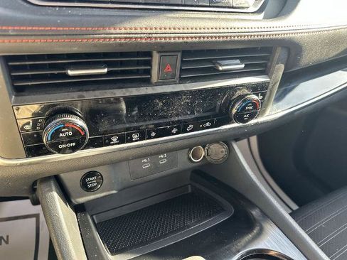 Certified 2025 Nissan Rogue SV image 18