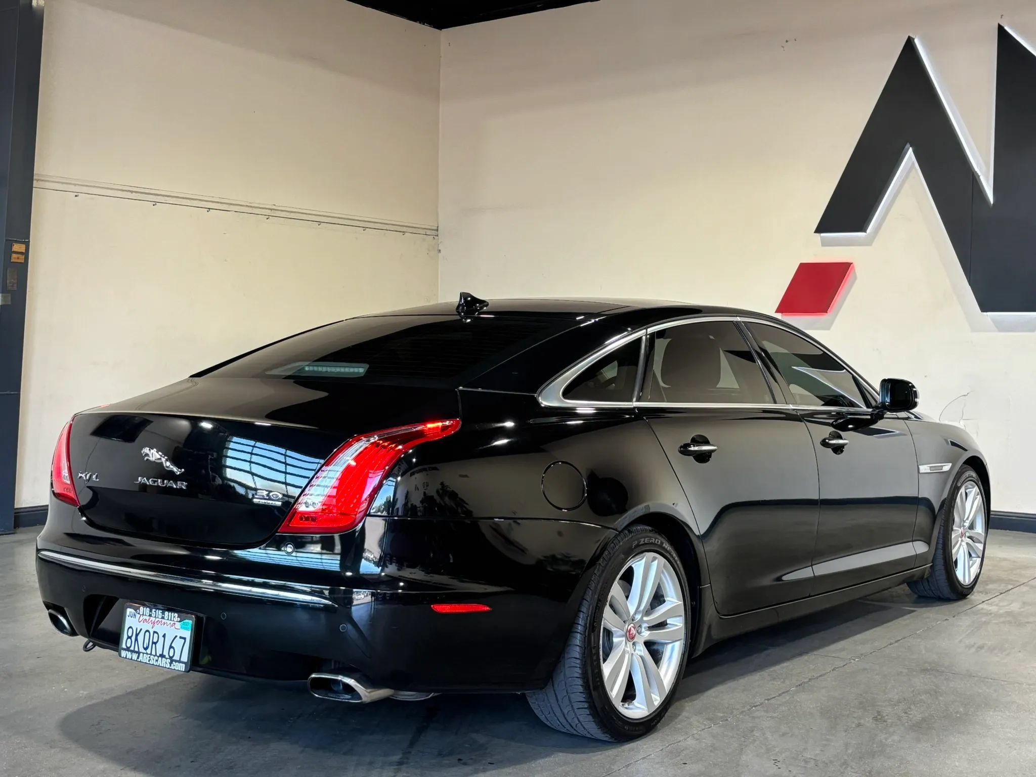 Used 2015 Jaguar XJ L Portfolio AWD/4WD image 4