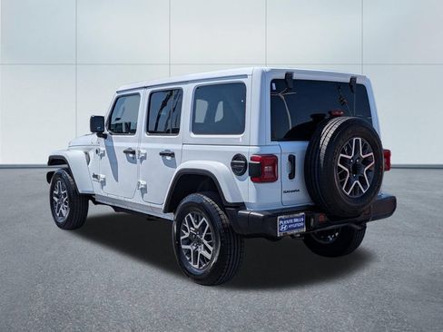 Used 2025 Jeep Wrangler Unlimited Sahara AWD/4WD image 5