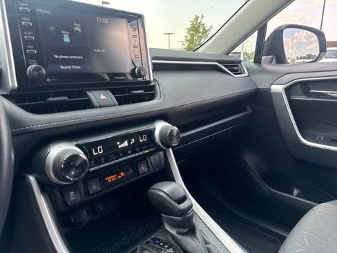 Used 2021 Toyota RAV4 XLE w/ Convenience Package AWD/4WD image 18