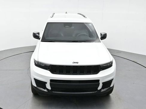 Used 2023 Jeep Grand Cherokee L Laredo image 18