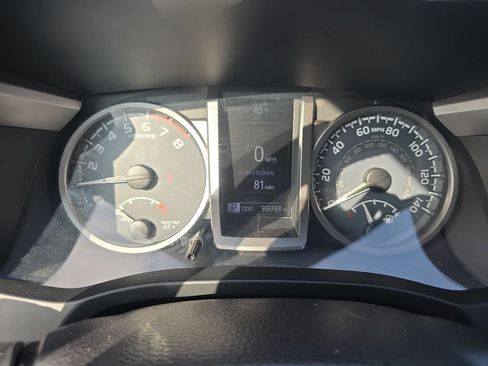 Used 2016 Toyota Tacoma SR5 w/ SR5 Appearance Package (SN) RWD image 7