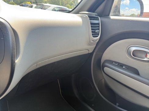 Used 2019 Kia Soul image 25