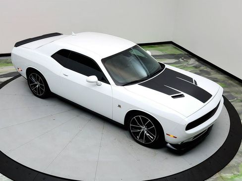 Used 2018 Dodge Challenger R/T Scat Pack RWD image 30