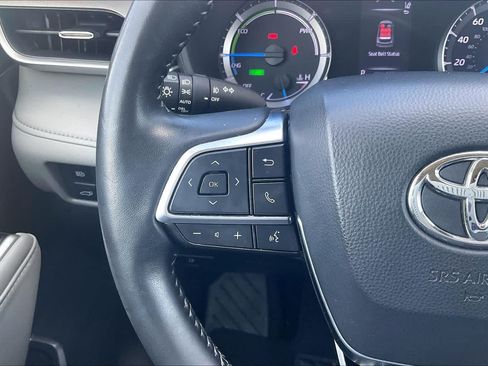 Used 2021 Toyota Highlander LE FWD image 23