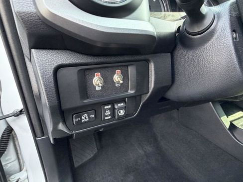 Used 2017 Toyota Tacoma TRD Sport w/ Tow Package (A/T) AWD/4WD image 16