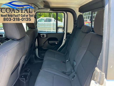 Used 2022 Jeep Gladiator Sport AWD/4WD image 16