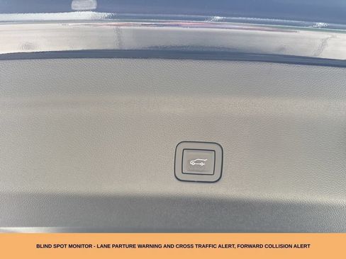 Used 2026 GMC Yukon Denali w/ Sun & Power Step Package AWD/4WD image 7