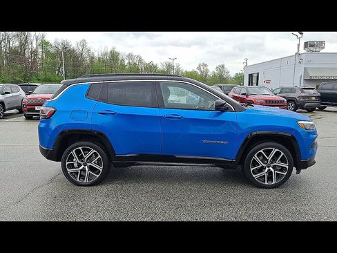 Certified 2025 Jeep Compass Limited w/ Elite Group AWD/4WD image 9