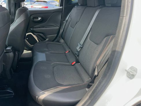 Used 2016 Jeep Renegade 75th Anniversary FWD image 28