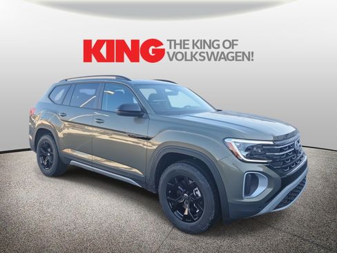 New 2026 Volkswagen Atlas Peak Edition image 2