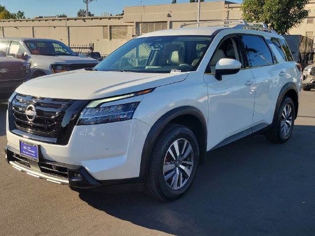 Used 2023 Nissan Pathfinder SL w/ Lighting Package (N92) FWD image 29