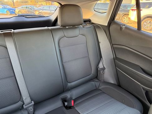 Used 2025 Chevrolet Trax LT image 37