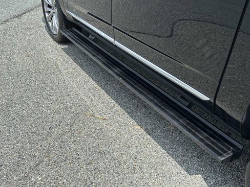 Used 2022 GMC Yukon XL Denali image 8