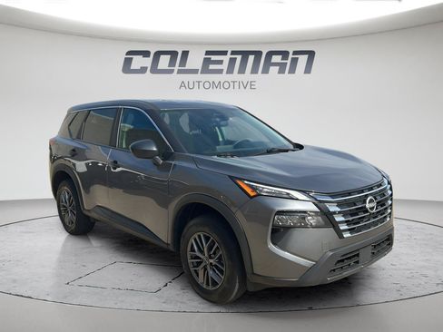 Used 2025 Nissan Rogue S AWD/4WD image 2