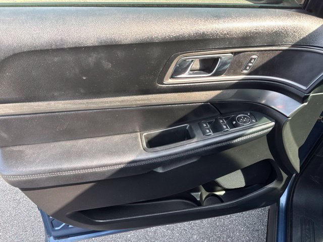 Used 2018 Ford Explorer XLT w/ Equipment Group 202A FWD image 17