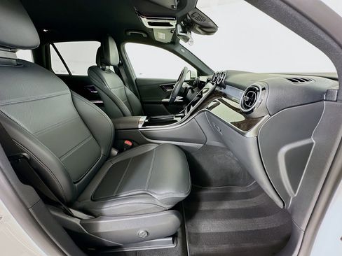 Certified 2025 Mercedes-Benz GLC 300 image 29