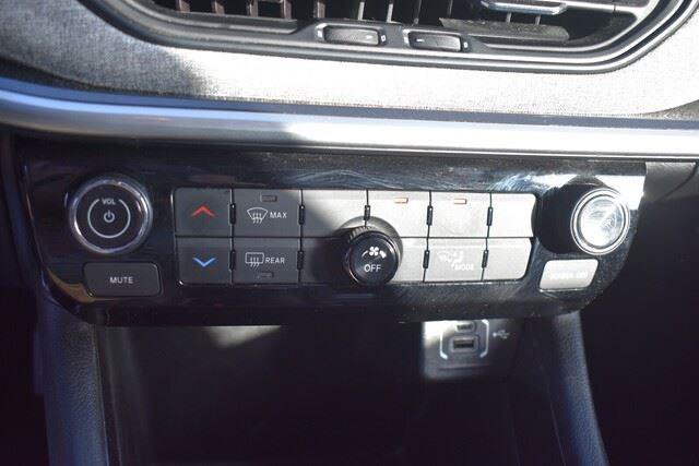 Used 2024 Jeep Compass Latitude AWD/4WD image 30