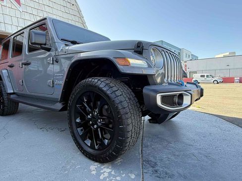 Used 2022 Jeep Wrangler Unlimited Sahara w/ Cold Weather Group AWD/4WD image 13