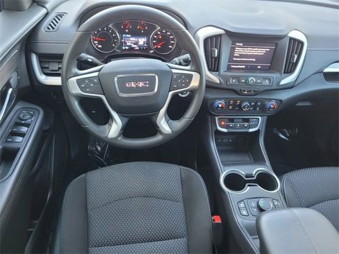 Used 2024 GMC Terrain SLE w/ Driver Convenience Package image 7
