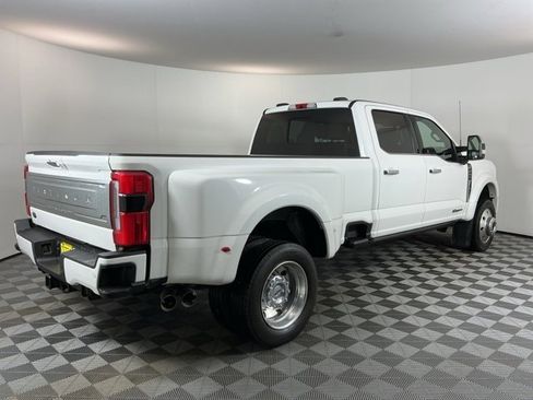 Used 2024 Ford F450 Platinum w/ FX4 Off-Road Package image 4