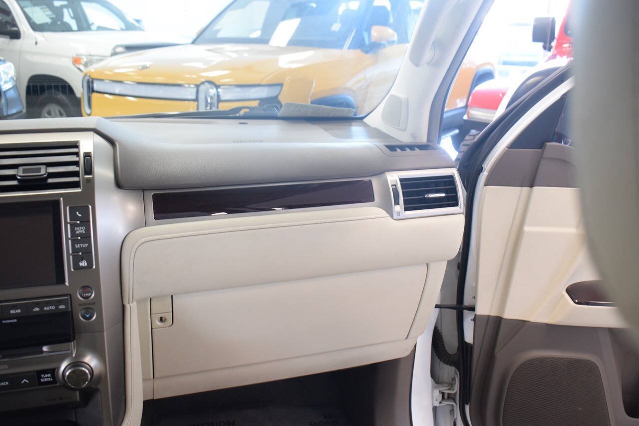 Used 2014 Lexus GX 460 w/ Premium Package AWD/4WD image 27