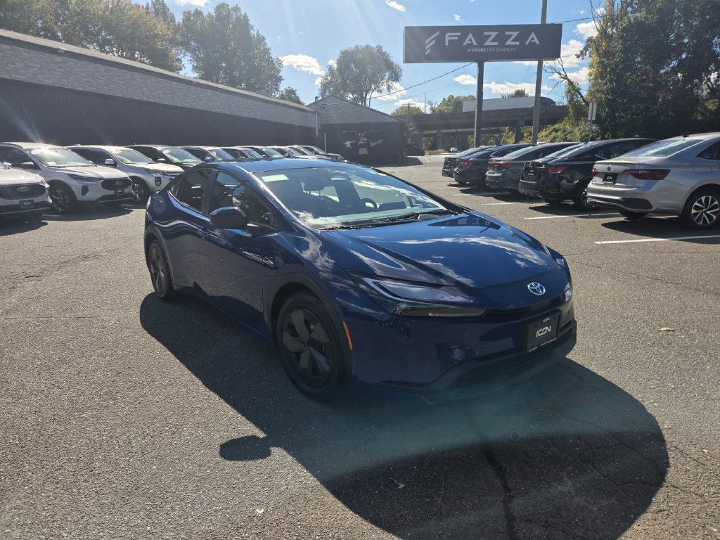 Used 2025 Toyota Prius LE FWD image 7