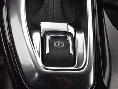 Used 2025 Chevrolet Trax LT FWD image 34