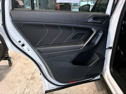 Used 2023 Volkswagen Tiguan SE R-Line image 21