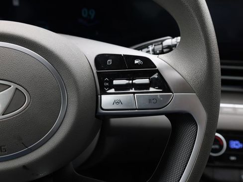 Used 2024 Hyundai Elantra SEL image 15