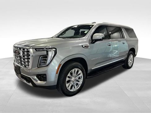 Used 2025 GMC Yukon XL Denali AWD/4WD image 3