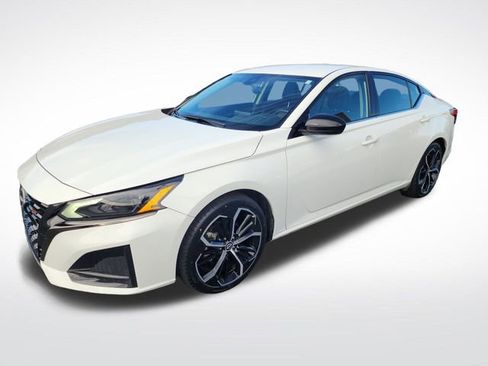 Used 2024 Nissan Altima 2.5 SR image 1